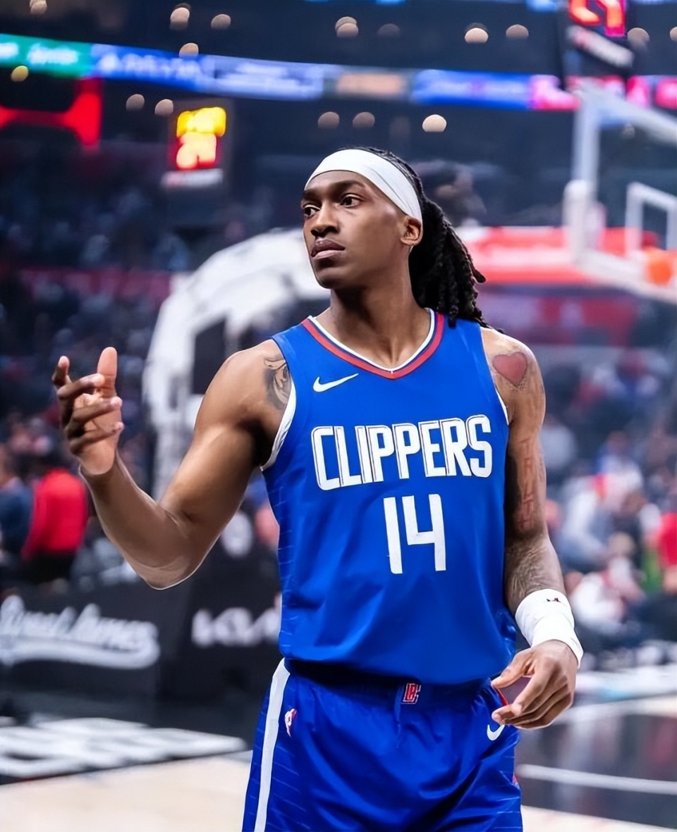 欧冠加时末段再迎强敌，洛杉矶快船回应争议，主帅态度——引发热议，团队化学反应显著的简单介绍